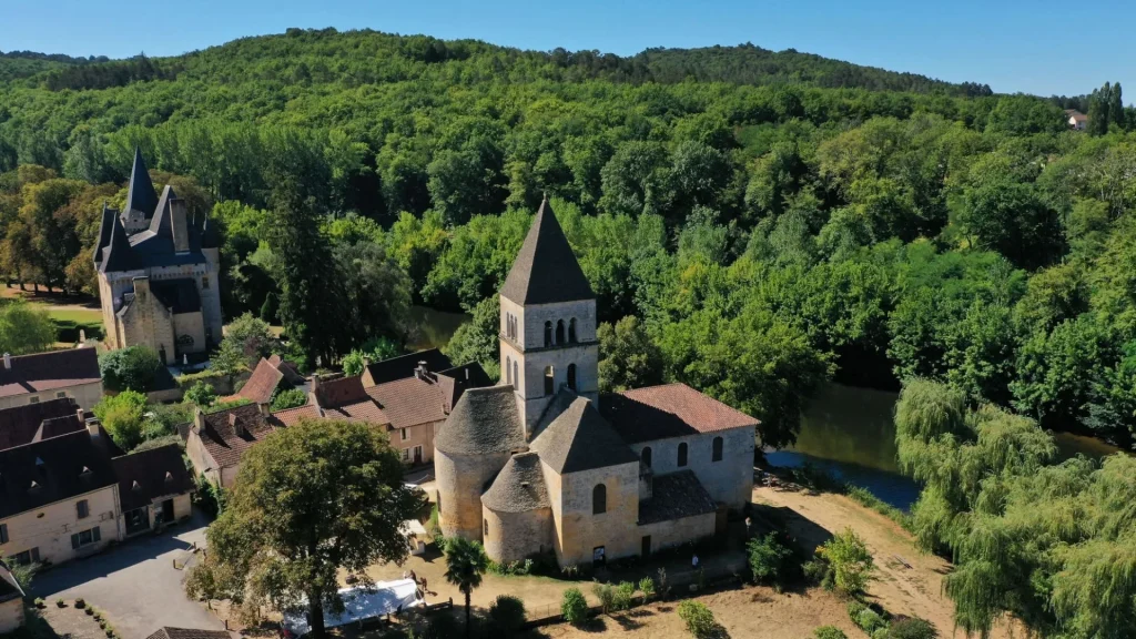 Saint Léon sur Vézère - Eglise du périgord
