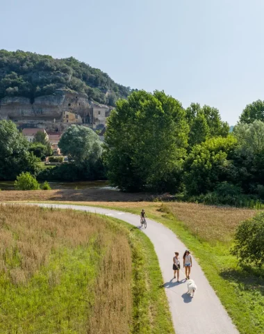 Walker and mountain biker on the Vézère Valley greenway in Dordogne