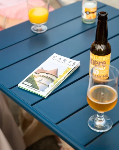Un verre en terrasse à Rouffignac Saint cernin de reilhac - bière du périgord