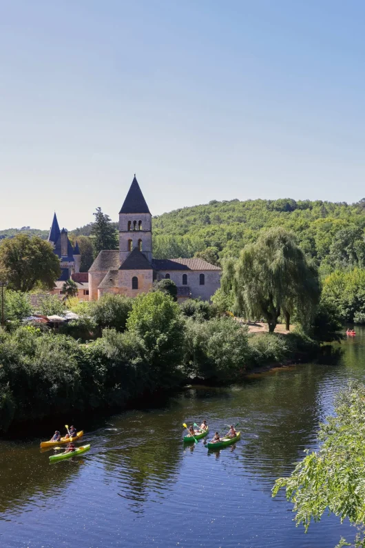 Saint Léon sur Vézère - vue sur le village et la rivière