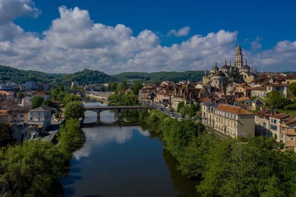 Vista de Périgueux desde el río ©Déclic_Décolle